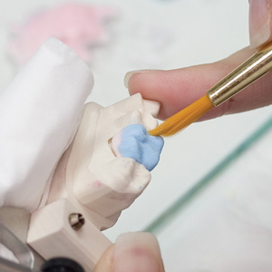 Zahntechnik ist hochqualifizierte, individuelle Handarbeit Zahntechnik ist hochqualifizierte, individuelle Handarbeit